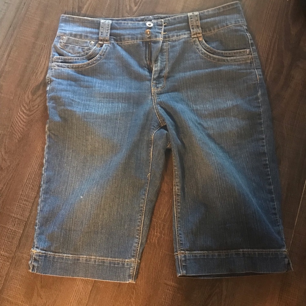 Jones & Co. Denim Shorts - Size 10